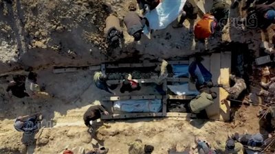 مشهد تقشعر له الأبدان، قبور ترص ضحايا الزلزال في سوريا (فيديو)