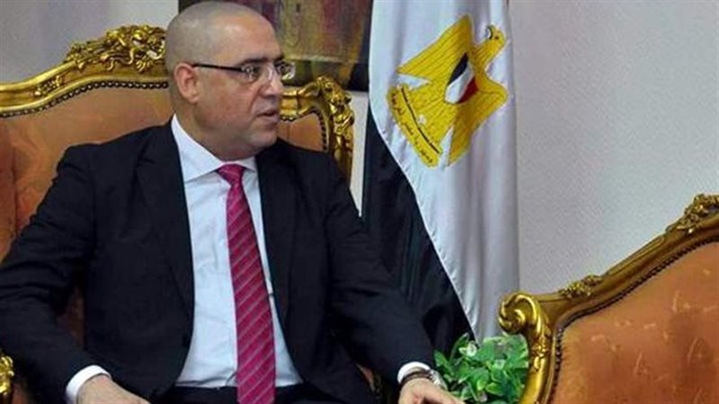 وزير الإسكان والمرافق