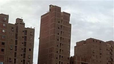 إخلاء 3 عقارات استعدادا لإزالة الأدوار المخالفة ببرج العروبة في الطالبية (فيديو) 