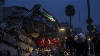 إنقاذ طفل تركي بعد 80 ساعة تحت الأنقاض 