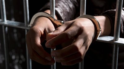 حبس راكب لاتهامه بمحاولة تهريب كمية كبيرة من أقراص التامول المخدر في المطار