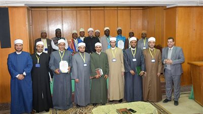 وزير الأوقاف يكرم أئمة وعلماء تنزانيا المشاركين في الدورة العلمية 