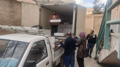 توزيع كراتين مواد غذائية ومساعدات عينية على الأسر الأولى بالرعاية بالإسماعيلية