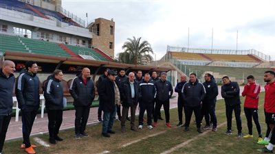 رئيس المقاولون العرب يحفز اللاعبين قبل مواجهة غزل المحلة