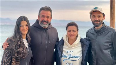 كريم عبد العزيز برفقة نور وتارا عماد في كواليس فيلمه الجديد