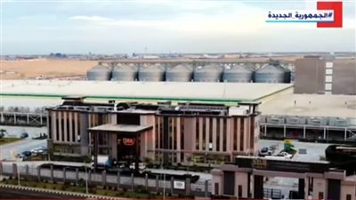 السيسي يشاهد فيلما تسجيليا عن المرحلة الثانية من سايلو فوودز 