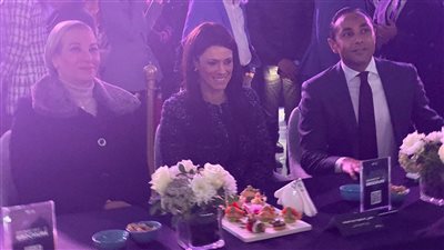 وزيرتا البيئة والتعاون الدولي تستقبلان أولي سيارات جيلي الكهربائية داخل السوق المصري 