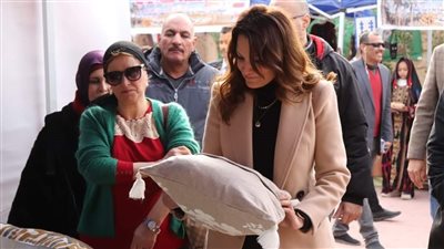 نائب محافظ الجيزة تفتتح معرضًا لمنتجات الشباب بنادي حدائق الأهرام