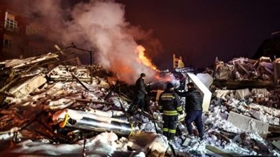 أول كلمة نطق بها طفل تركي بعد إخراجه من تحت الأنقاض (فيديو) 