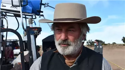 بعد توجيه الاتهام له رسميا، عائلة مصورة فيلم راست تقاضي بالدوين