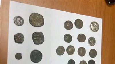ضبط محاولة تهريب عملات معدنية أثرية بمطار الغردقة 