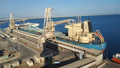 تداول 60 ألف طن بضائع وتصدير 44 ألف طن فوسفات عبر ميناء سفاجا