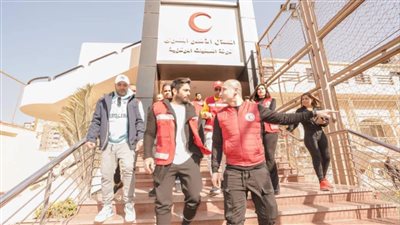  تامر حسني يساند متضرري زلزال سوريا (صور)