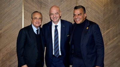 فيفا يسلط الضوء على تبادل الدروع والهدايا بين الأهلي وريال مدريد 