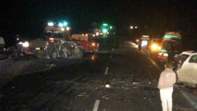 اللقطات الأولى لحادث تسبب في مصرع 6 أشخاص وإصابة 17 آخرين بالواحات 