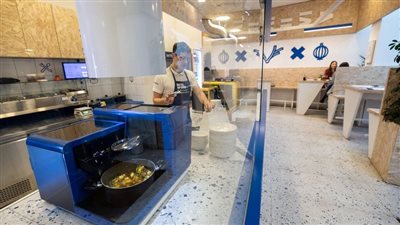 مطعم كرواتي يقدم وجبات شهية من إعداد إنسان آلي (صور)