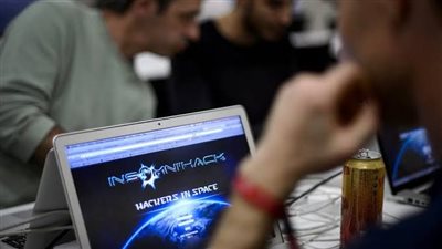 برنامج عالمي يستعين بالقراصنة الأخلاقيين للكشف على عيوب الأجهزة الأمنية