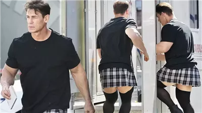 تحول جنسي أم شيء آخر، سبب ظهور جون سينا بملابس نسائية مغرية (صور)