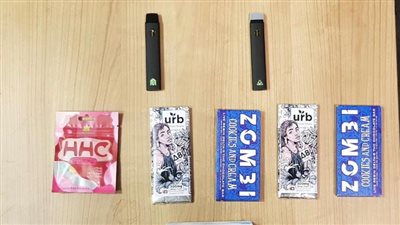 ضبط حلويات وشوكولاتة بالمخدرات بحوزة راكب في مطار القاهرة ( صور) 