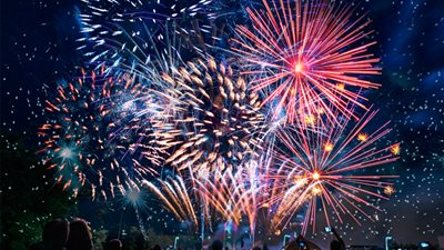 القبض على تاجر بحوزته 27 كرتونة ألعاب نارية في الجمالية