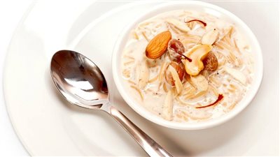 طريقة عمل شعرية باللبن، أسهل وأوفر حلوى منزلية فى الشتاء