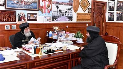البابا تواضروس يتلقى تقريرا عن الخدمة في البحر الأحمر