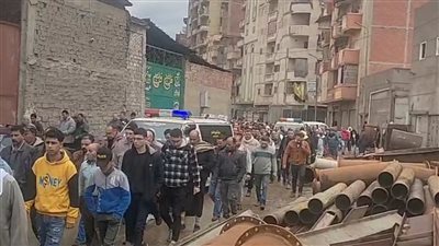 أهالي دمنهور يشيعون جثامين ٣ من ضحايا العقار المنهار