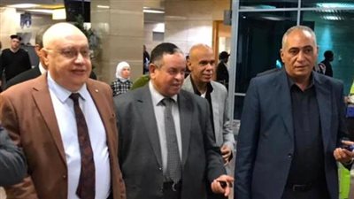 رئيس الجمارك يصل مطار القاهرة عائدا من السعودية