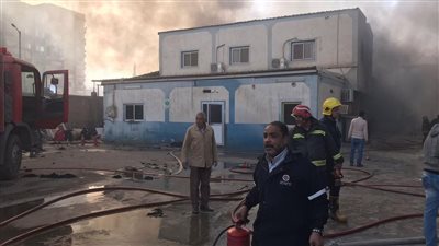 إخماد حريق نشب داخل مصنع 6 أكتوبر للصناعات الغذائية