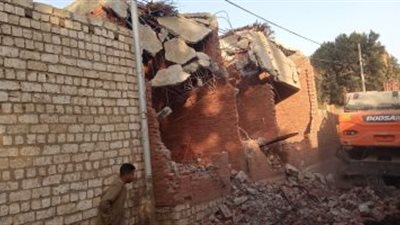 إزالة تعديات الأراضي الزراعية في حملة أمنية بالأقصر