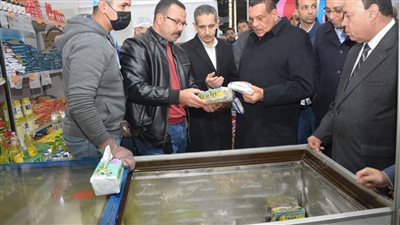 وزير التنمية المحلية يختتم زيارته للغربية بتفقد معرض 