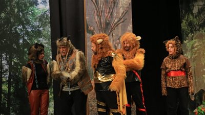 مخرج عرض الملك همام وعصابة الضباع: المسرحية تستهدف التمسك بالقيم الأخلاقية (صور)