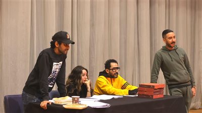 أحمد حلمي وصناع العمل المسرحي ميمو يواصلون البروفات (صور)