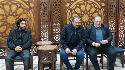 هشام عباس وحميد الشاعري يقدمان واجب العزاء في مدير الإنتاج علي المليجي