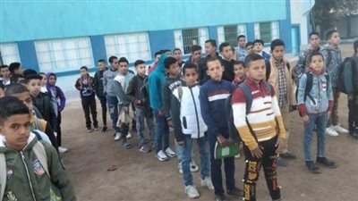 في أول أيام الفصل الدراسي الثاني، لجنة لتسلم مدرسة 