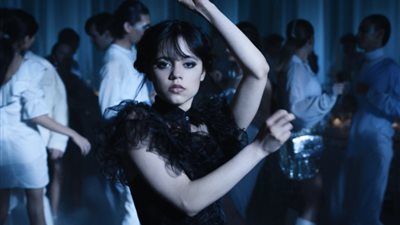 جينا أورتيجا: جدول تصويري Wednesday مرهق وجعلني أبكي بشكل هستيري 