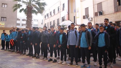بدء توافد طلاب المدارس في أول أيام انتظام الدراسة بالجمهورية  (فيديو وصور)