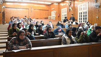حضور مكثف لطلاب جامعة القاهرة في أول أيام الفصل الدراسي الثاني (فيديو)