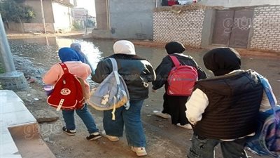 مياه الصرف تحاصر بعض المدارس بالشرقية (صور)