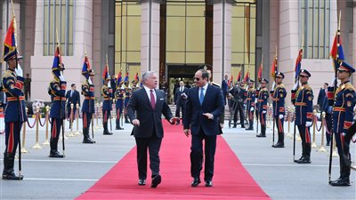  السيسي يودع ملك الأردن في مطار القاهرة عقب مؤتمر القدس (صور)