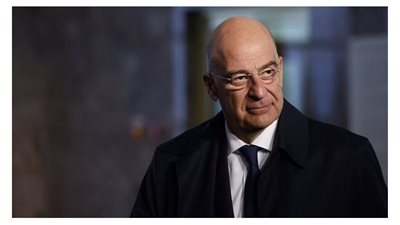 وزير الخارجية اليوناني يصل تركيا لدعمها عقب الزلزال