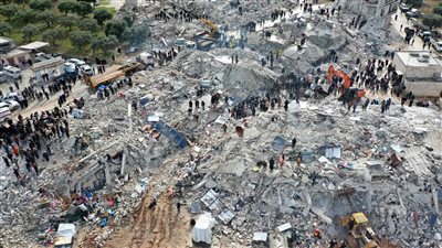 زلزال تركيا وسوريا، هبوط أرضي كبير وصدوع ضخمة بمزارع الزيتون (فيديو) 