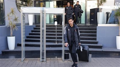 حافلة الأهلي تتحرك استعدادا لرحلة السودان (فيديو)