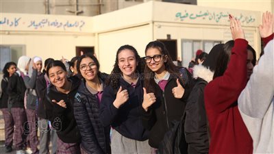 همة ونشاط وضحك.. مشاهد أول أيام انتظام الدراسة بالترم الثاني.. والتعليم تشدد على التوعية بمخاطر الزلازل 