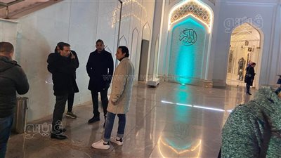 أمير كرارة يؤدي واجب العزاء في والد الفنان شريف إدريس (فيديو) 