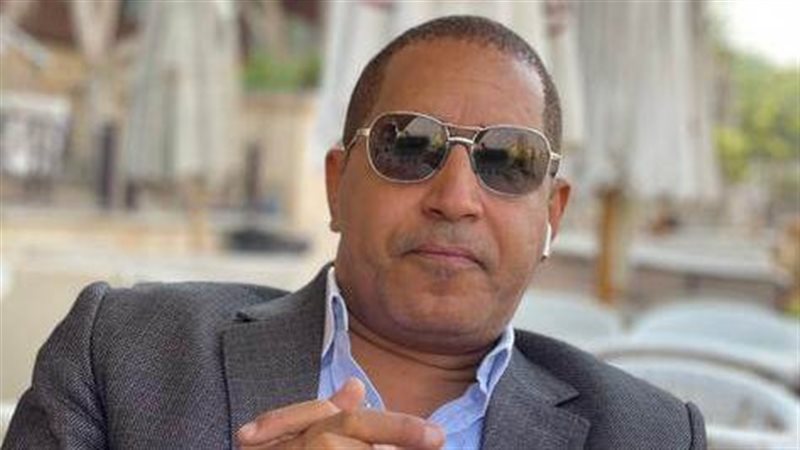 الكاتب الصحفي عبده