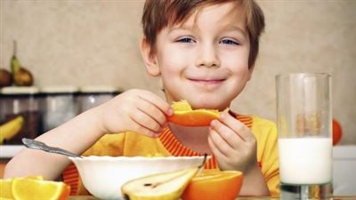 معهد التغذية يقدم مكونات الوجبة المثالية لطلاب المدارس 