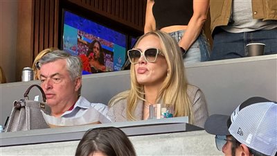 أديل وجاي زي وبيلي ايليش أهم النجوم الحاضرين في السوبر بول (فيديو وصور)