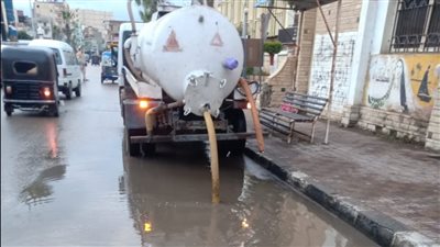 طقس سيئ يضرب دمياط وأمطار غزيرة تغرق الشوارع