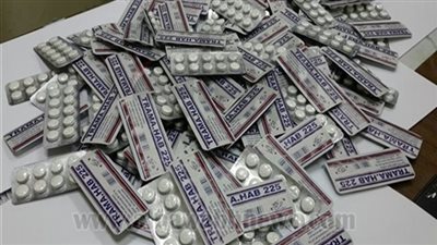 تجديد حبس راكب لاتهامه بمحاولة تهريب أقراص التامول في المطار